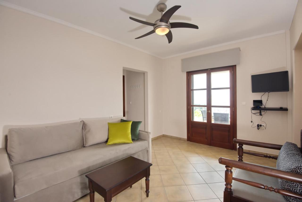 Elpida Apartments Votsi  Exterior photo